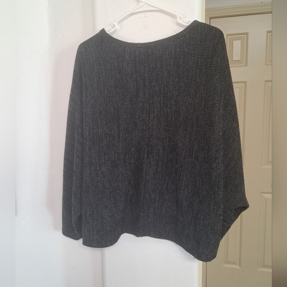 Crew Neck Top with Relaxed Fit and Soft Knit Texture Bat Sleeve Size Large - Picture 3 of 7